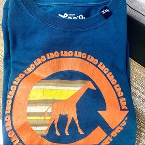 LRG Men’s XL turquoise giraffe T-Shirt.